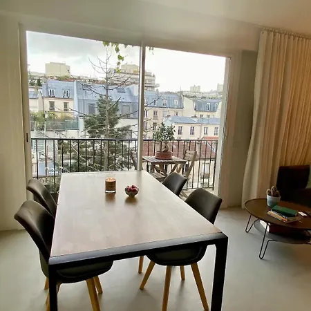 Moderne, Vue Sur Les Toits Et Plein Sud * Paris