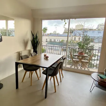 Moderne, Vue Sur Les Toits Et Plein Sud