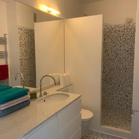 Moderne, Vue Sur Les Toits Et Plein Sud Apartament